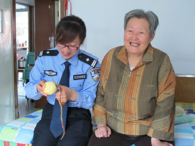 我与婆婆.jpg