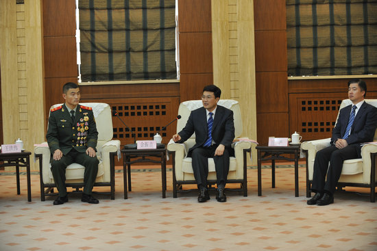 王洪伟同志先进事迹首场报告会在长春举行